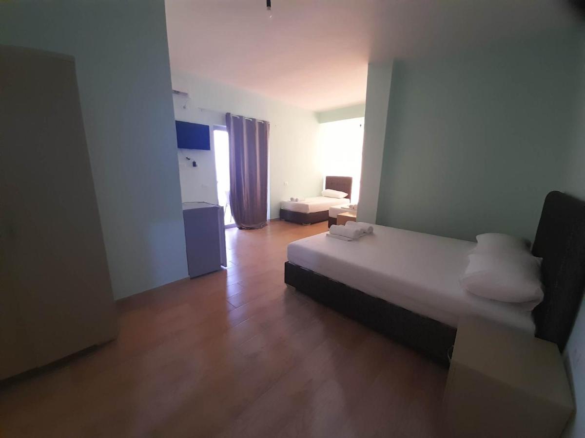 Dhanil Hotel Borsh - Himare Esterno foto