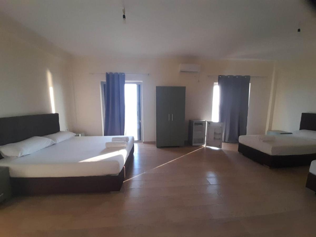 Dhanil Hotel Borsh - Himare Esterno foto