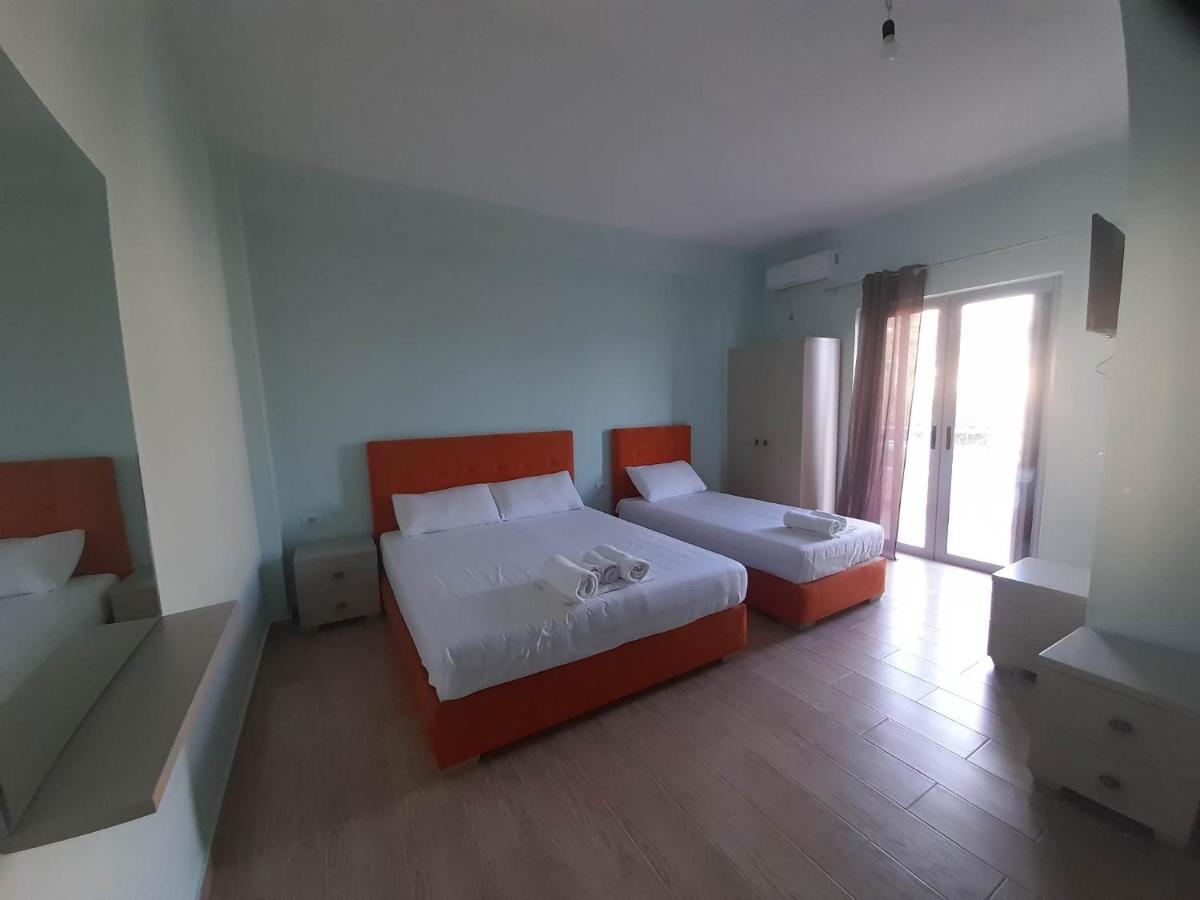 Dhanil Hotel Borsh - Himare Esterno foto