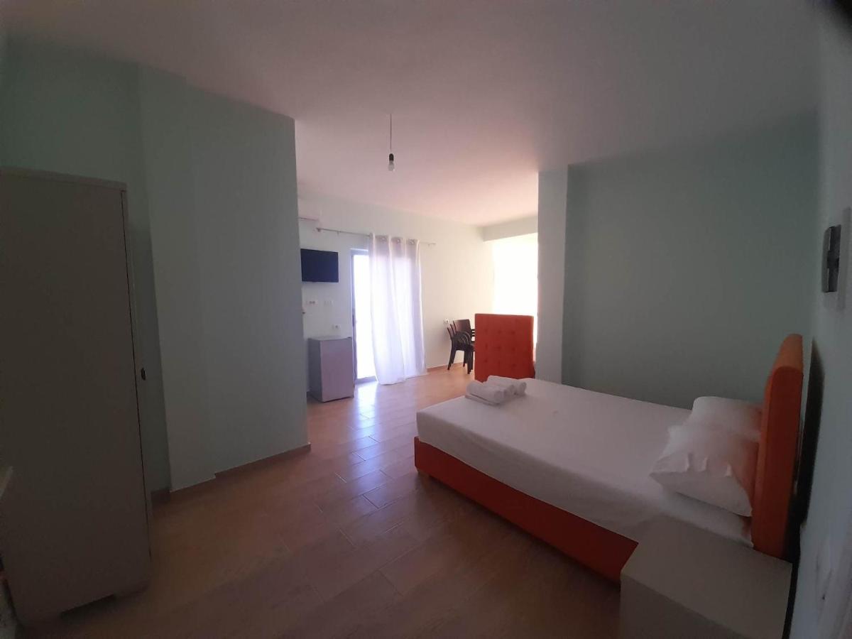 Dhanil Hotel Borsh - Himare Esterno foto